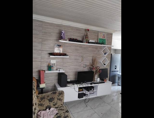 3 BEDROOM HOUSE FOR SALE IN LEONDALE